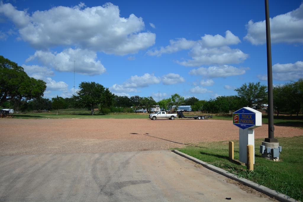Executive Inn&Suites Cuero Exterior foto